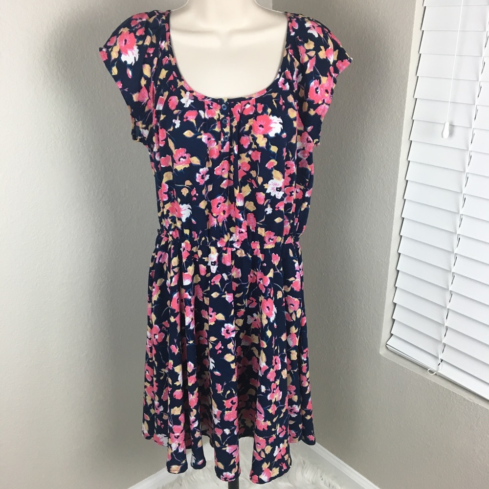 LC Lauren Conrad Floral dress pleated medium
